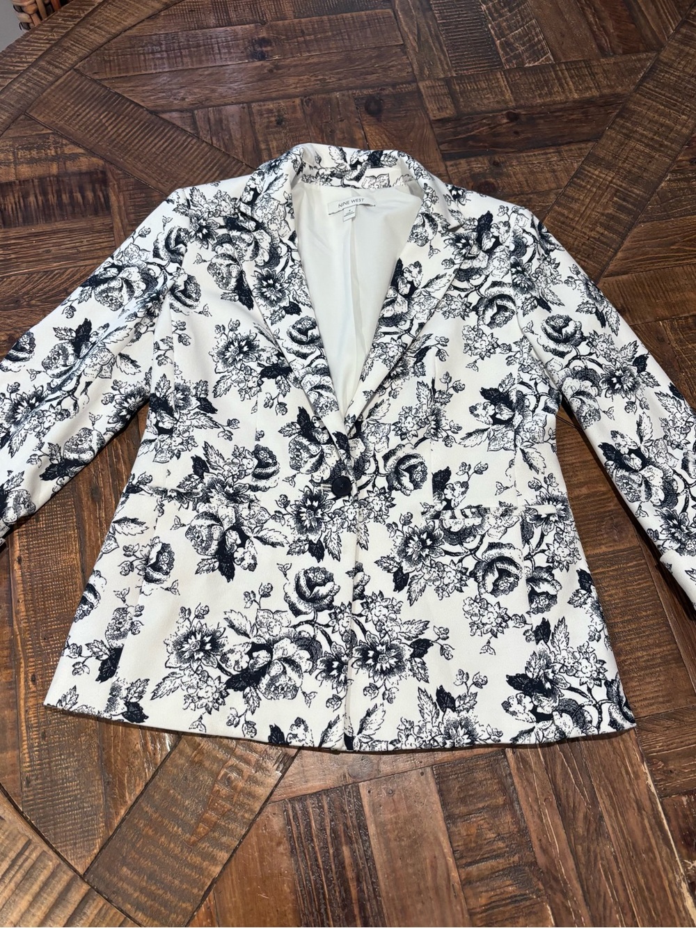 Nine West Navy and White Floral Blazer in size 4